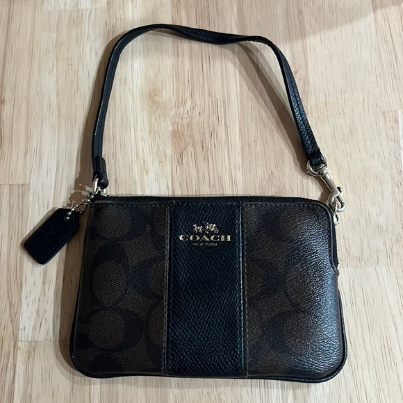 Coach Handbags - Coach wristlet/wallet
